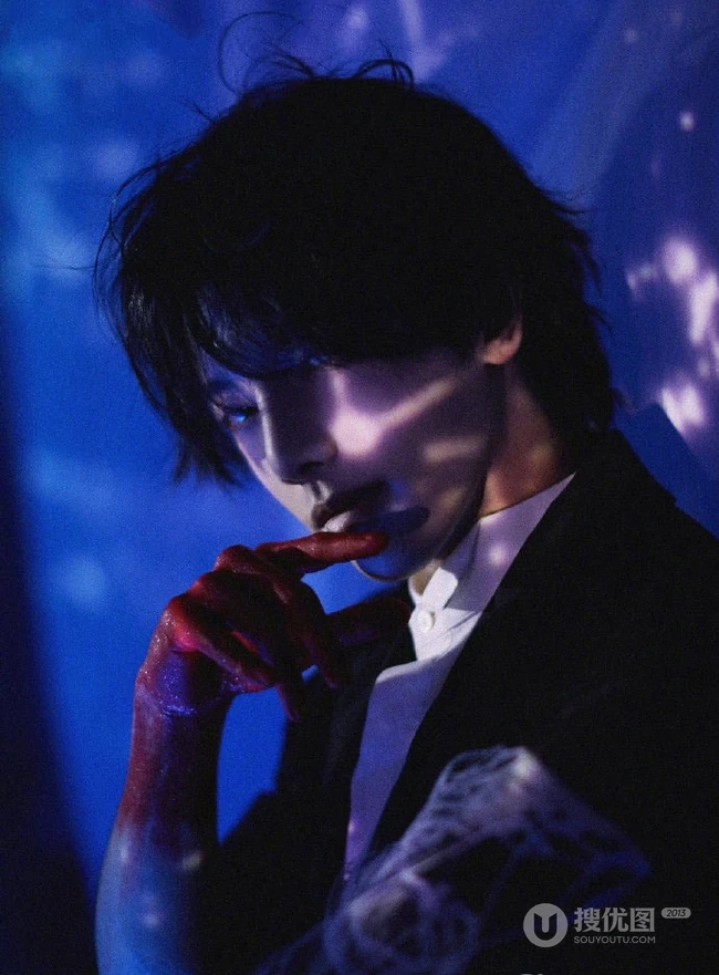 华晨宇色彩斑斓光影杂志非主流写真图片