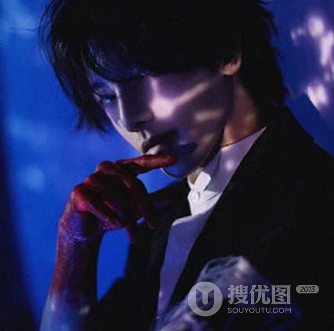 华晨宇色彩斑斓光影杂志非主流写真图片