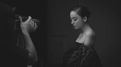 美女明星古力娜扎黑白摄影艺术写真壁纸