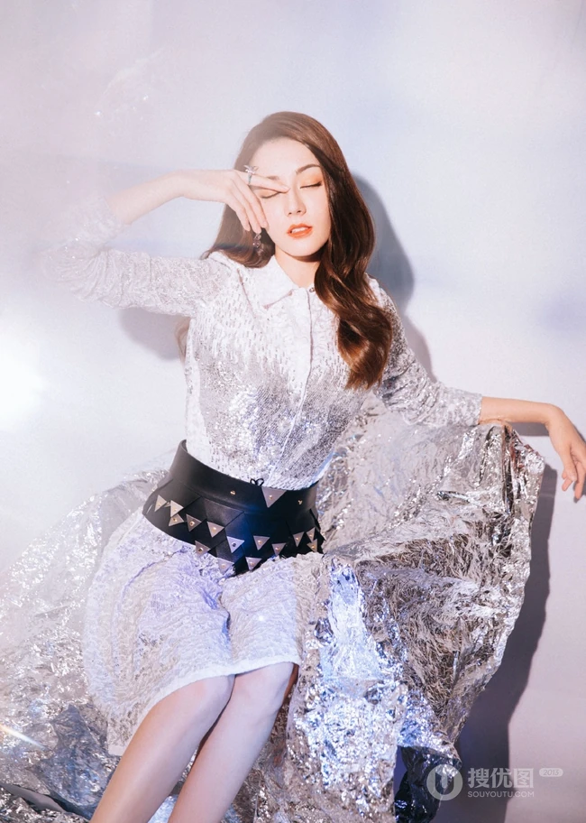 迪丽热巴最美黑白配优雅唯美写真图片