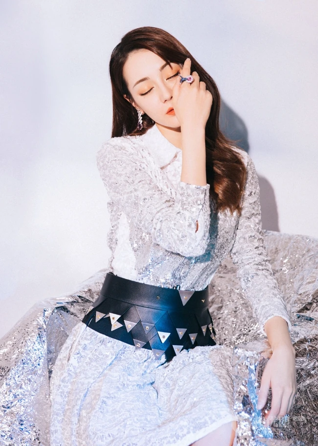 迪丽热巴最美黑白配优雅唯美写真图片
