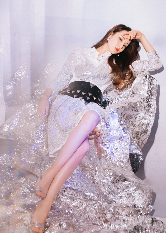 迪丽热巴最美黑白配优雅唯美写真图片