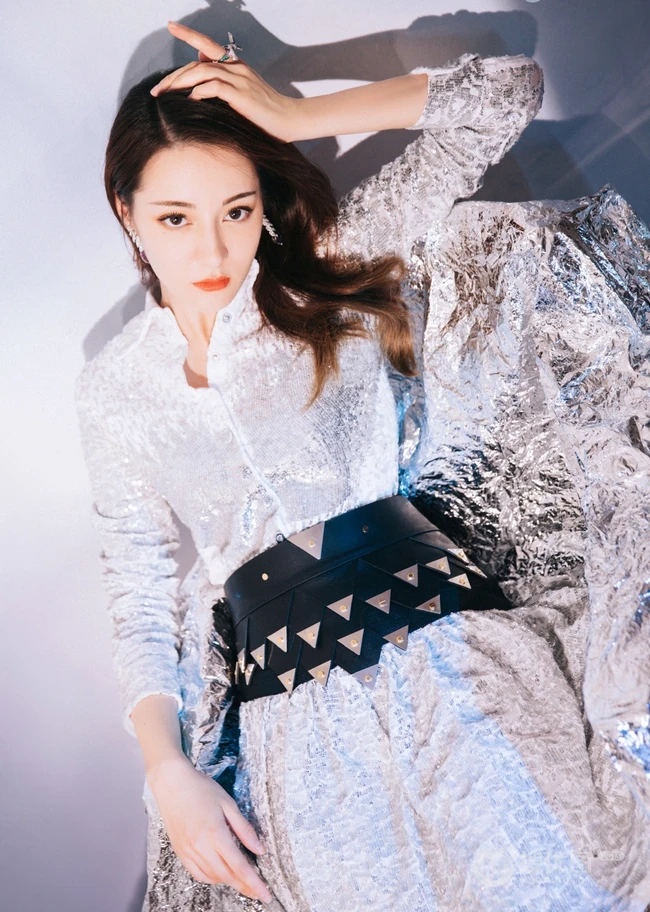 迪丽热巴最美黑白配优雅唯美写真图片
