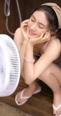 清新可爱家居服牛仔裤气质女生木结构淋浴房高清写真