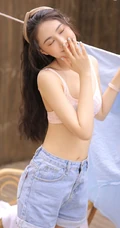 清新可爱家居服牛仔裤气质女生木结构淋浴房高清写真