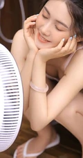 清新可爱家居服牛仔裤气质女生木结构淋浴房高清写真