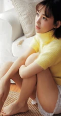 李沐宸高领毛衣短裤好看室内写真照