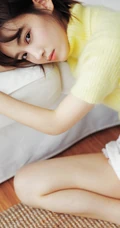 李沐宸高领毛衣短裤好看室内写真照