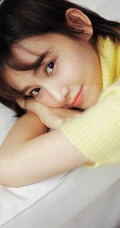 李沐宸高领毛衣短裤好看室内写真照