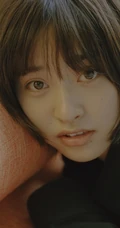 沈月暖色调高清室内写真，黑短发型清爽，大眼睛动人