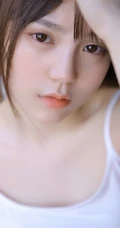 气质圆润匀称少女肩带背心短裤居家吸睛室内写真图片