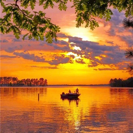 唯美夕阳红，好看的海边，城镇在夕阳下的风景美图