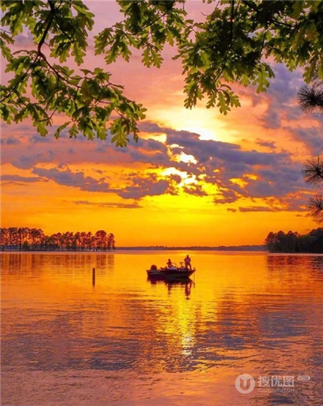 唯美夕阳红，好看的海边，城镇在夕阳下的风景美图