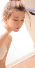 气质纯美可人背心短裤女生布朗熊二天台写真图片