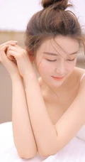气质纯美可人背心短裤女生布朗熊二天台写真图片