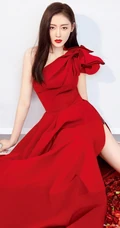 张天爱最燃中国红主题魅力写真，红衣红唇时尚气质