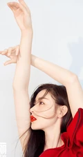 张天爱最燃中国红主题魅力写真，红衣红唇时尚气质