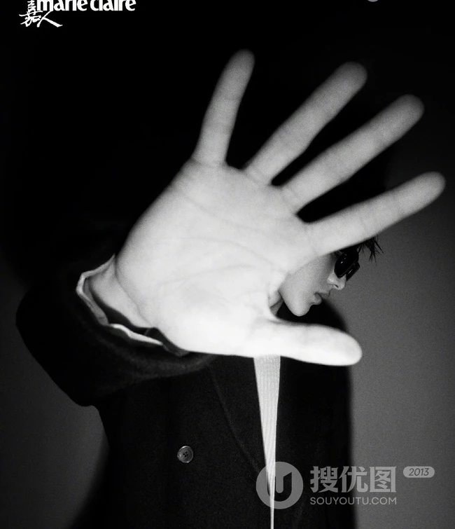 蔡徐坤复古摇滚风格时尚杂志封面写真个性图片