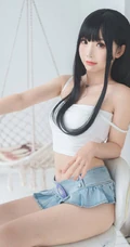 黑直长发齐刘海cos女生肩带背心超短裙室内线条感写真