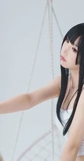 黑直长发齐刘海cos女生肩带背心超短裙室内线条感写真