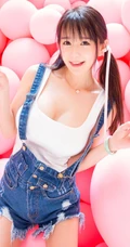 精选匀称气质少女小九娱乐城玩球高清写真图片