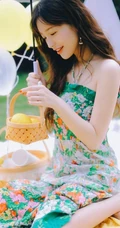 金莎清新印花绿裙户外郊游甜美怡人写真图片
