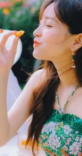 金莎清新印花绿裙户外郊游甜美怡人写真图片