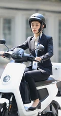 孙俪个人剧照，电视剧《卖房子的人》孙俪干练短发剧照图集