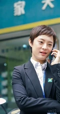 孙俪个人剧照，电视剧《卖房子的人》孙俪干练短发剧照图集