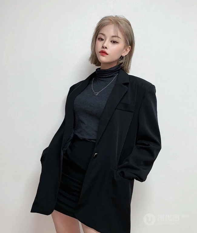 浅色&ldquo;热短发&rdquo; 女生发型，精致如瓷娃娃般的时尚流行发型 第2张