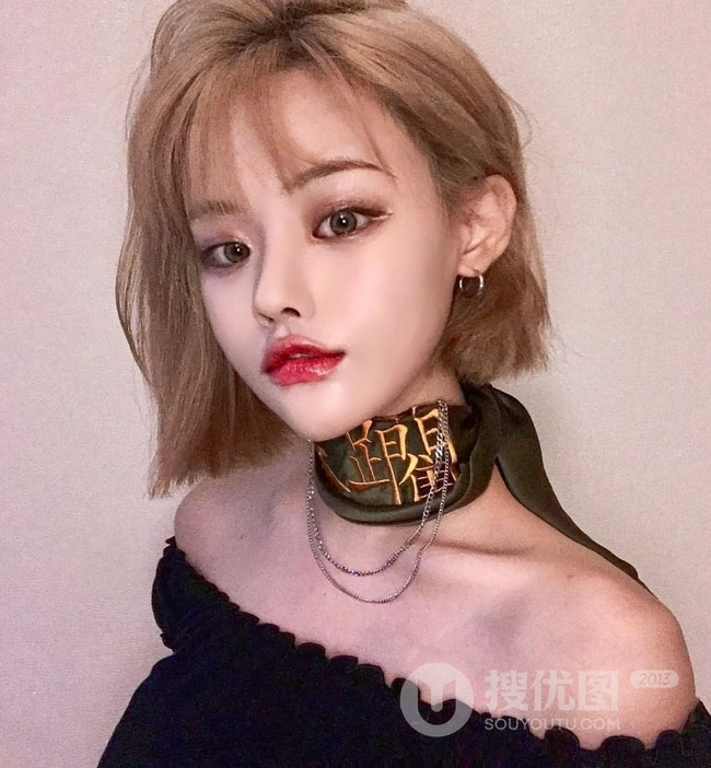 浅色&ldquo;热短发&rdquo; 女生发型，精致如瓷娃娃般的时尚流行发型 第1张