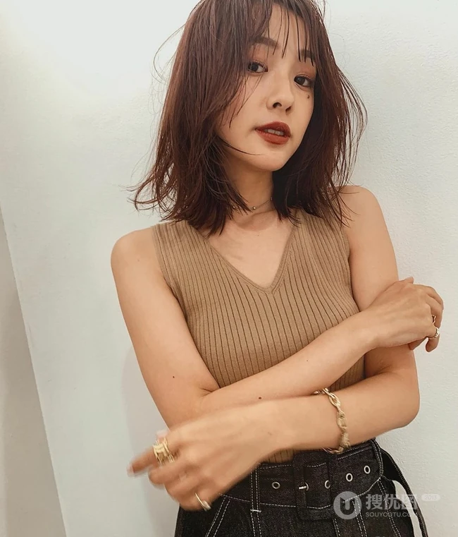 过度&ldquo;尴尬期&rdquo;的女生中发，过度长发过程时剪什么发型好 第9张