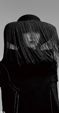 宋茜黑色系主题服饰写真画报，中短发型清爽利落又气质