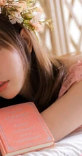 戴花环的蕾丝睡裙娇小少女线条感室内写真美图