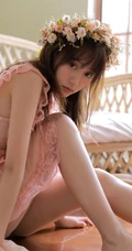 戴花环的蕾丝睡裙娇小少女线条感室内写真美图