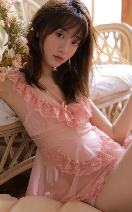 戴花环的蕾丝睡裙娇小少女线条感室内写真美图