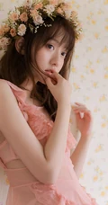 戴花环的蕾丝睡裙娇小少女线条感室内写真美图