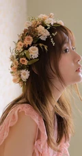 戴花环的蕾丝睡裙娇小少女线条感室内写真美图