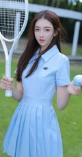 制服短裙长发骨感少女草地打网球写真图片