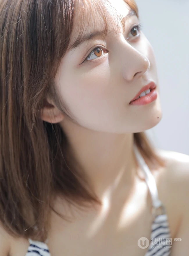斑马纹肩带家居服牛仔短裤女生气质室内写真图片
