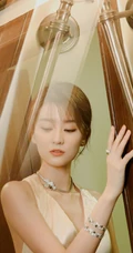 短发美女乔欣性感连衣裙写真手机壁纸图片