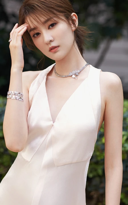 短发美女乔欣性感连衣裙写真手机壁纸图片