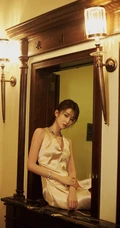 短发美女乔欣性感连衣裙写真手机壁纸图片