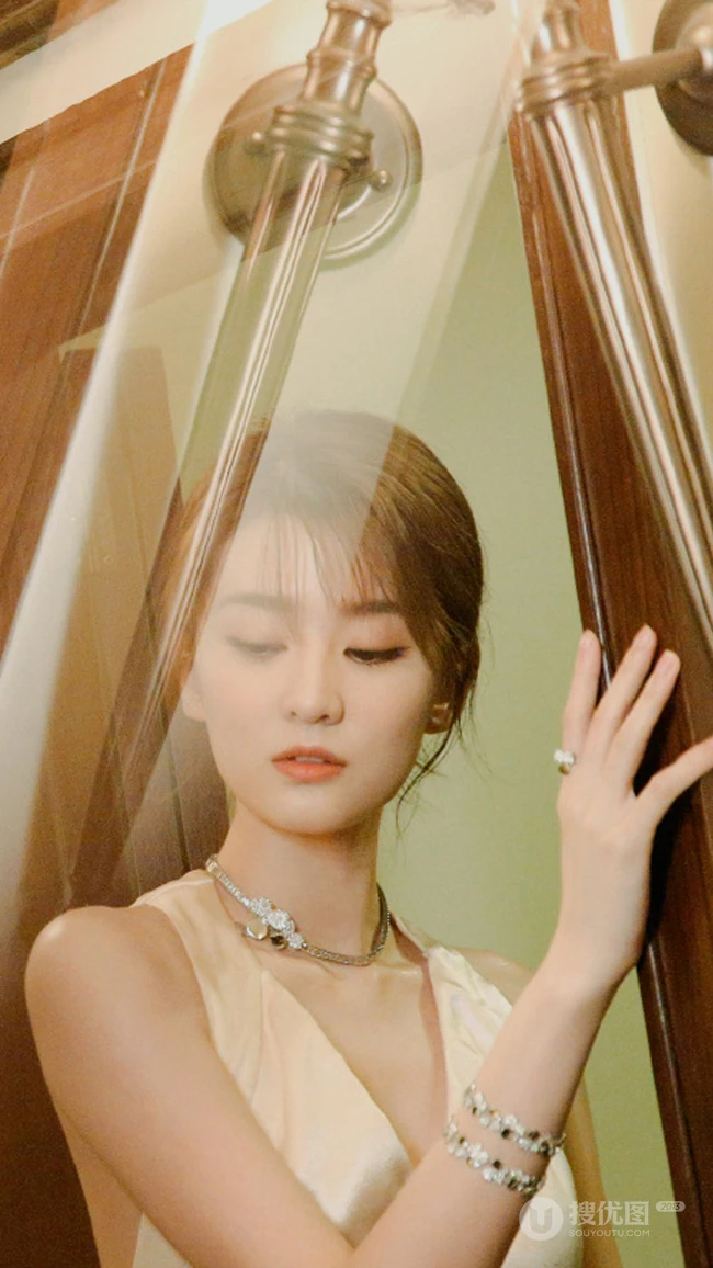 短发美女乔欣性感连衣裙写真手机壁纸图片