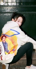 蒋梦婕休闲装扮写真图片集，清新活泼大方随性而动人