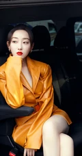 蒋梦婕时尚皮衣席活动气质写真图片，隐约可见胸前一点痣