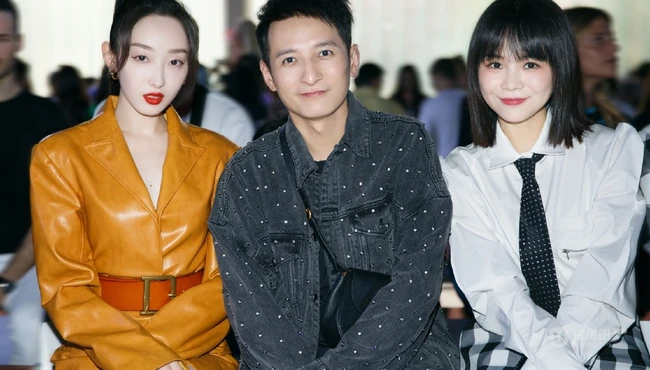 蒋梦婕时尚皮衣席活动气质写真图片，隐约可见胸前一点痣
