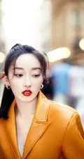 蒋梦婕时尚皮衣席活动气质写真图片，隐约可见胸前一点痣