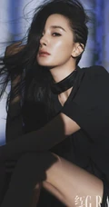 杨幂&ldquo;色彩游戏&rdquo;主题杂志写真大片，玩转炫彩光影造型霸气气质