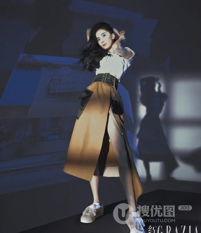 杨幂&ldquo;色彩游戏&rdquo;主题杂志写真大片，玩转炫彩光影造型霸气气质